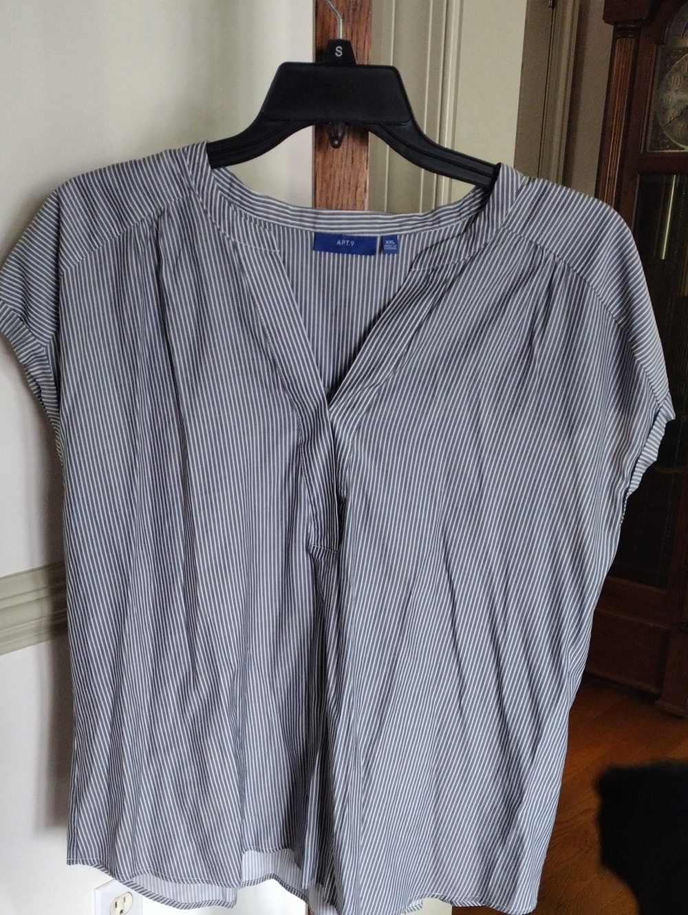 Apt. 9 XXL Gray & White Pinstripe V-Neck Summer Business-wear Blouse